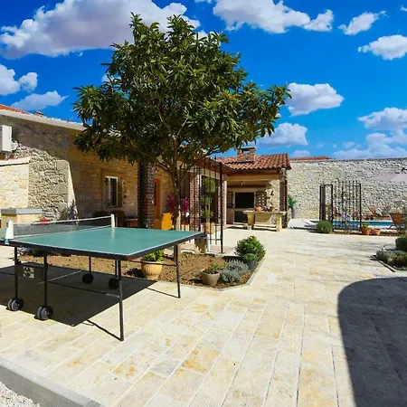 Granar Zadarvillas וילה Smilcic